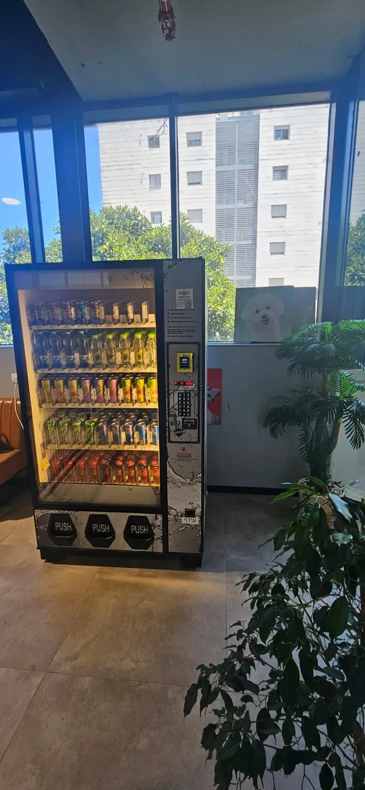 מכונת ממכר אוטומטית של Fresh Touch מוצבת אצל לקוח (3)